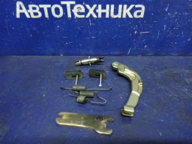 Механизм стояночного тормоза задний правый Toyota Ist NCP61 1NZ-FE 2005