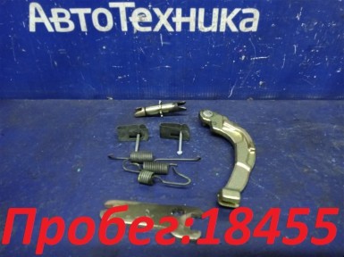 Механизм стояночного тормоза задний правый Toyota Ist NCP61 1NZ-FE 2005