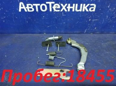 Механизм стояночного тормоза задний левый Toyota Ist NCP61 1NZ-FE 2005