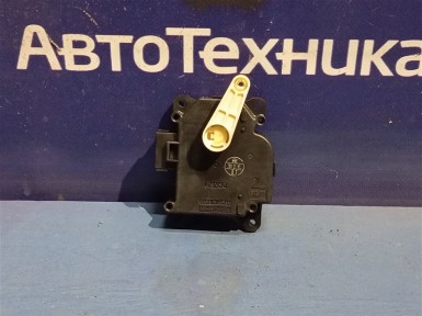 Сервопривод заслонок печки правый Toyota  Vitz SCP13 2SZ-FE 2003 