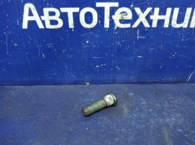Шпилька ступицы задняя Toyota Corolla Spacio NZE121N 1NZ-FE 2002