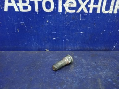 Шпилька ступицы задняя Toyota Ist NCP61 1NZ-FE  2006 