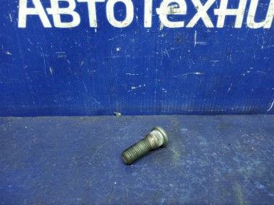 Шпилька ступицы задняя Toyota Ist NCP61 1NZ-FE  2006 