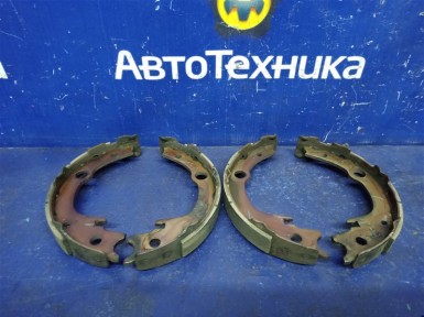 Тормозные колодки задние Toyota Ist NCP61  1NZ-FE 2005 