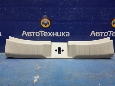 Накладка замка багажника задняя Honda N-box  JF3 S07B 2019 