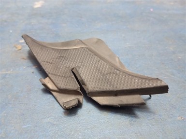 Уголок жабо правый Honda Fit GD1 L13A 2004