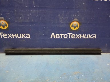 Уплотнитель стекла двери передний правый  Honda N-box JF3 S07B 2019 