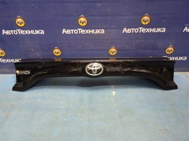 Накладка на дверь багажника Toyota Yaris KSP210 1KR-FE 2020