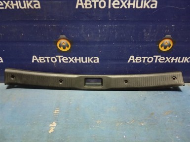 Накладка замка багажника задняя Nissan Bluebird  Sylphy QG10 QG18DE 2004 