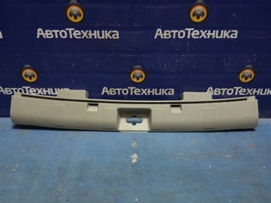 Накладка замка багажника задняя Nissan X-trail NT30 QR20DE 2004