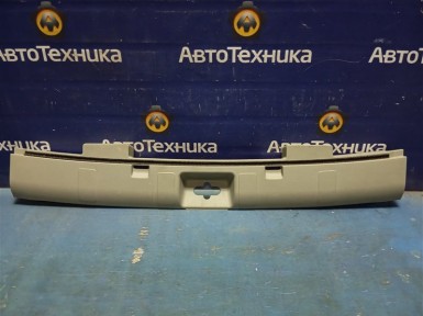 Накладка замка багажника задняя Nissan X-trail NT30 QR20DE 2007