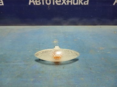 Повторитель в крыло передний левый Toyota Vitz SCP10 1SZ-FE 2004