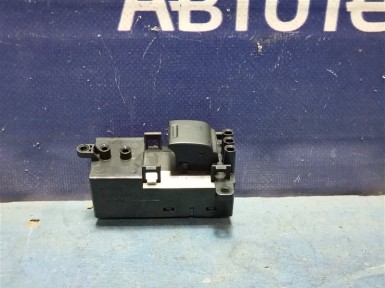 Кнопка стеклоподъёмника передняя левая Honda  Freed GB5 L15B 2017 