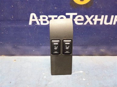 Кнопка включения обогрева сидений Nissan  X-trail NT30 QR20DE 2007 