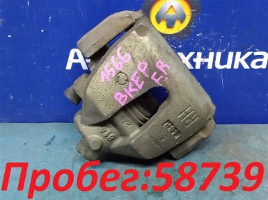 Суппорт передний правый Mazda Axela BKEP  LF-DE 2004 