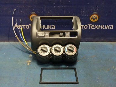 Консоль магнитофона Honda Fit GD1 L13A 2007 