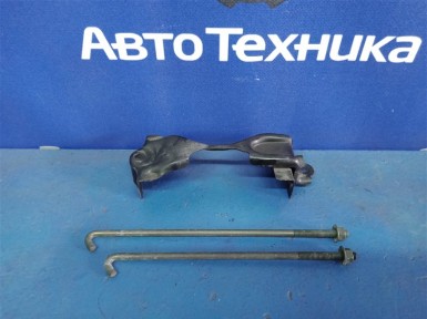Крепление аккумулятора Nissan X-trail NT30  QR20DE 2004 