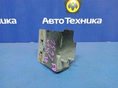 Кронштейн усилителя бампера переднее правое Nissan X-trail NT30 QR20DE 2004