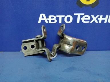 Петля двери передняя левая Nissan Bluebird  Sylphy FG10 QG15DE 2004 