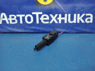 Концевик под педаль тормоза Nissan X-trail  NT30 QR20DE 2007 