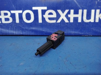 Концевик под педаль тормоза Nissan X-trail  NT30 QR20DE 2007 