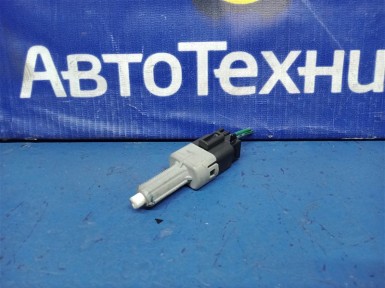 Концевик под педаль тормоза Toyota Premio ZZT240 1ZZ-FE 2004