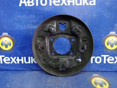Щиток тормозного механизма задний правый  Toyota Vitz SCP10 1SZ-FE 2004 
