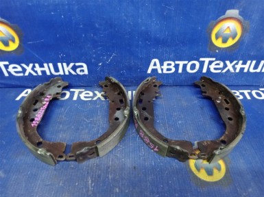 Тормозные колодки задние Toyota Premio ZZT240  1ZZ-FE 2004 