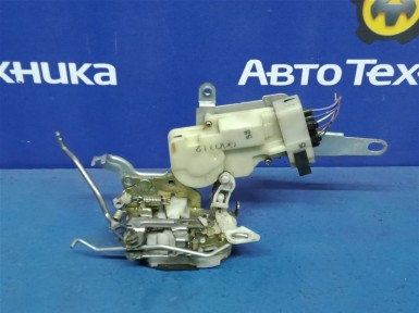 Замок двери передний правый Toyota Vitz SCP10  1SZ-FE 2004 
