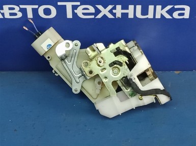 Замок двери задний левый Toyota Vitz SCP10 1SZ-FE 2004