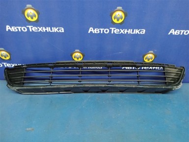 Решетка в бампер передняя Toyota Ractis NCP120 1NZ-FE 2012