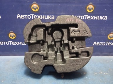 Ящик для инструментов Nissan Note E12 HR12DDR  2012 