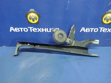 Рамка радиатора передний Toyota Corolla NZE120  2NZ-FE 2004 