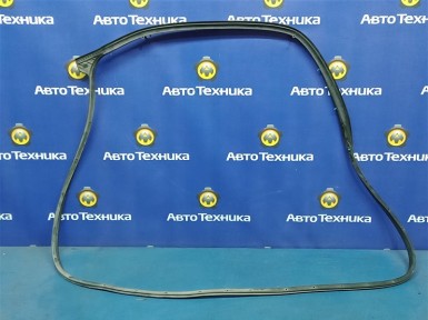 Уплотнитель двери задний левый Toyota Vitz  KSP90 1KR 2008 
