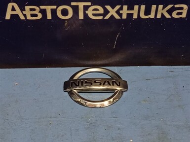 Эмблема задняя Nissan Tiida C11 HR15DE 2011 
